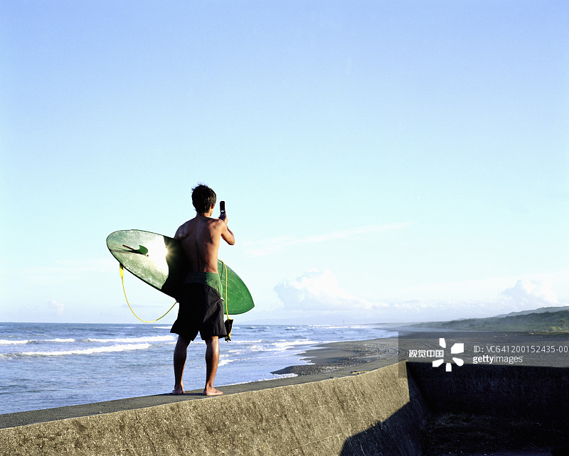 男人 背面视角 泳装 泳裤 一个人 站
