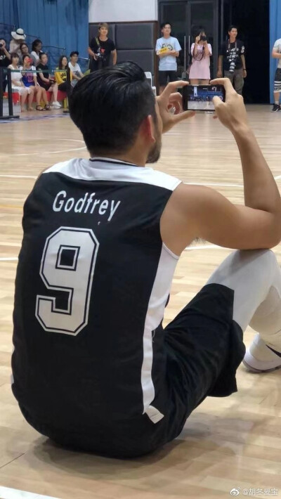 心疼我Godfrey