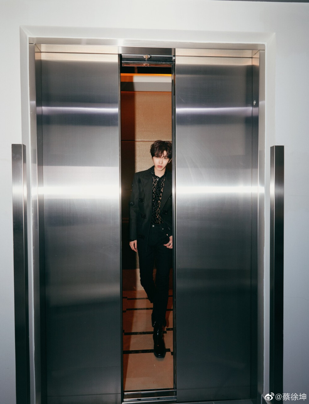 蔡徐坤
2019.12.06 爱奇艺尖叫之夜