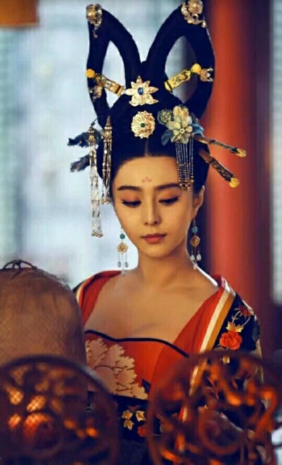 明艳动人