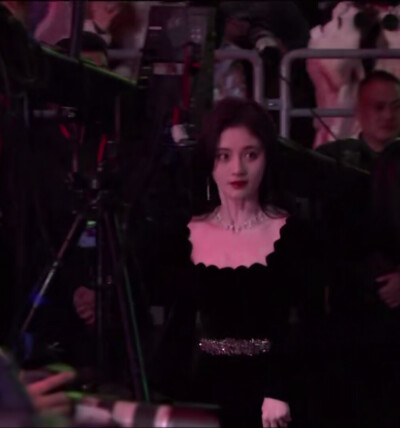 鞠婧祎
爱奇艺尖叫之夜