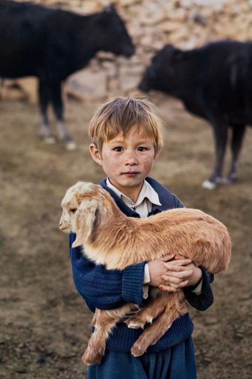 『自然摄影』
人与动物 | 人文摄影大师Steve McCurry ​​​
cr：CNU＿blank