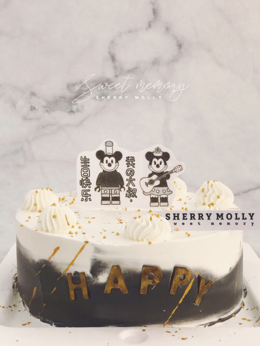 #SHERRY Molly家の下午茶#—『巧克力cake』老客人给男生订的生日cake～挑了黑色系哒 和插牌刚好也很搭呢 点缀金色 特别大气呢