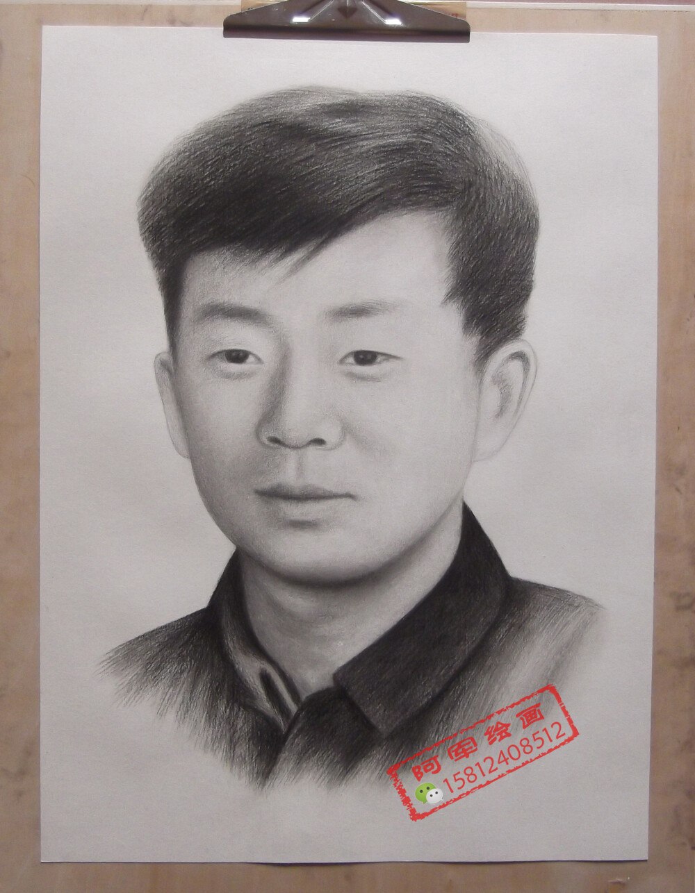 画像，肖像画定制 画照片 人物画像
【温馨物语】
▼ 每个人都有自己的相册和许多值得回忆的相片,但又有多少人拥有自己的画像呢?
▼ 想要在自己的房间,家中放置自己喜欢的明星、偶像、亲人,朋友或自己的素描画像吗？无论是婚纱照,亲朋合影、全家福还是个人写真，只要你发给我你想要画的照片 (照片中人物头像大点儿而且清晰,表情自然为好,以看清楚眼线为标准，至少可以看得出是单眼皮还是双眼皮)，阿军皆可为您创作成精美的绘画作品，一般会在1天~7天之内帮您完成。只要一张照片，就可以换来珍贵的艺术享受哦！我们将精心绘制，并且保证让您满意为止，有别于街头15-30分钟简单速成素描，也有别于廉价的印刷品和电脑软件合成图片。是独一无二的素