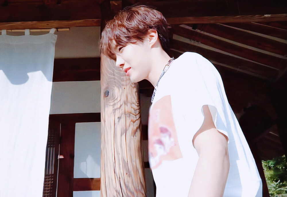 郑号锡
BTS 2019 SUMMER PACKAGE in KOREA
©HSY-V