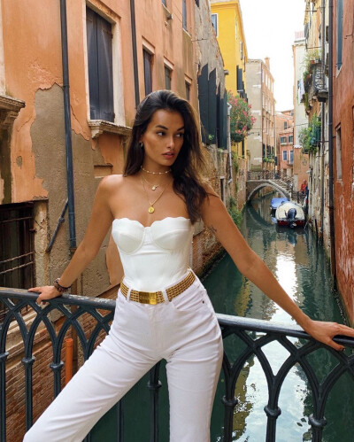 BY爱喝可乐的古娜小姐