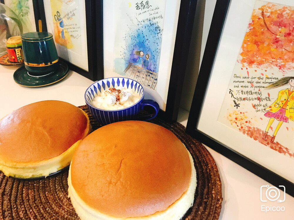 摩卡咖啡配海绵蛋糕，下午茶完美