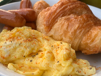 ALL DAY BREAKFAST Scrambled Egg Croissant with Baby Sausages