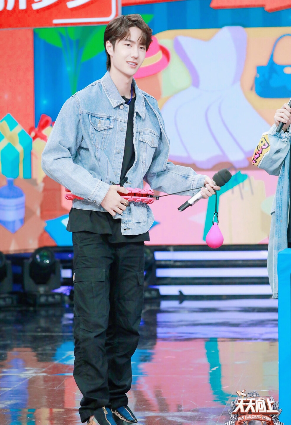 王一博｜天天向上 cr.天天向上 2019.12.08 - 堆糖，美图壁纸兴趣社区