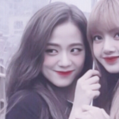 jisoo / lisa
cr.小黄君