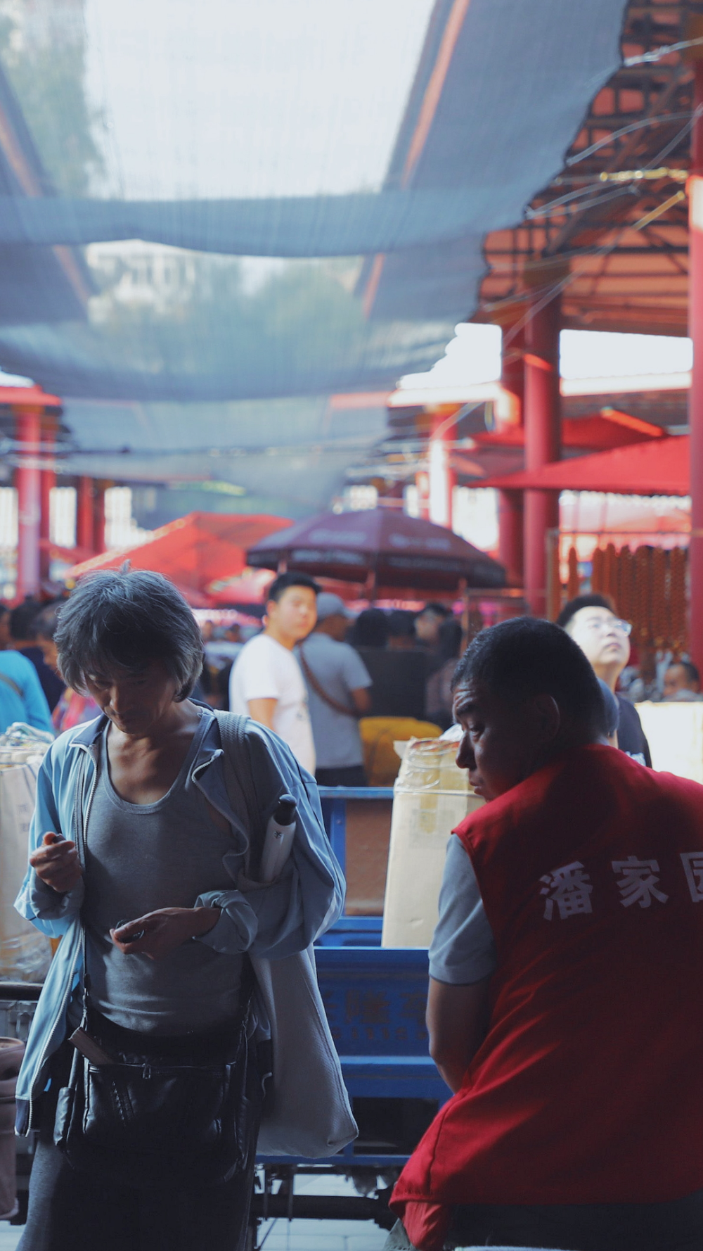 北京
潘家园
城市。热闹而沉寂