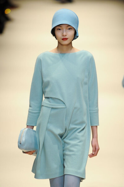 Cloche,钟形女帽
Cacharel 2012秋冬