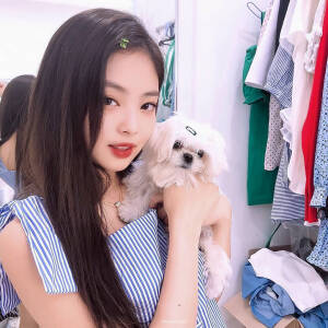 金智妮Jennie 头像
©YOUREVIOLET