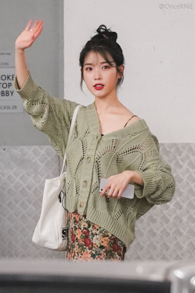 IU 李知恩 