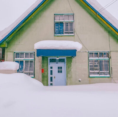 雪中房屋