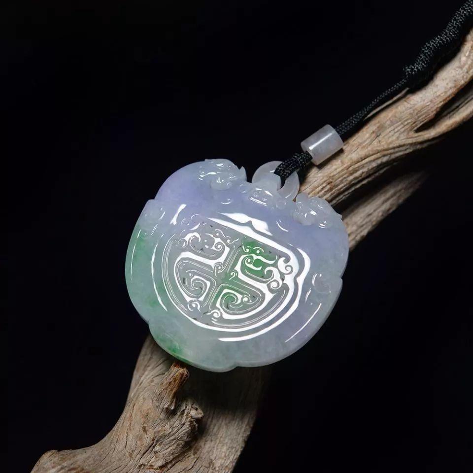 仿古纹饰有其特定的含义,云纹是对云的崇拜,谷纹象征五谷丰登,兽纹是