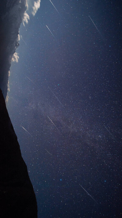 等不到双子座流星雨洒满天际
看到你我才发现，原来我的愿望已经实现了