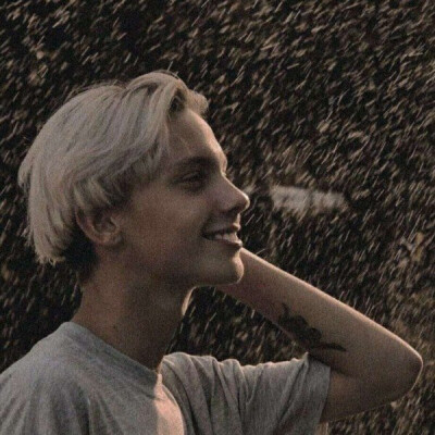 人都有各自的月亮.