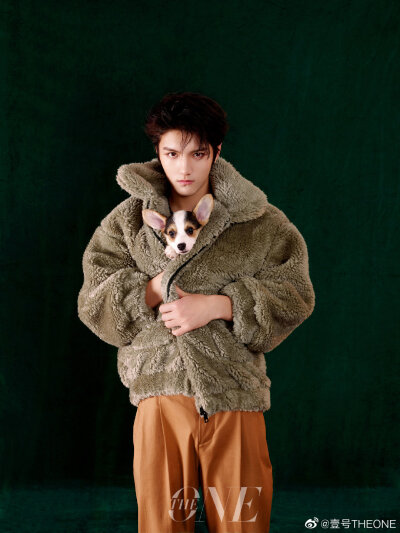 ONER（岳岳x木子洋x灵超）
【总监制：@NO1樊玳伶
时装造型：@庄嘞个庄庄
时装助理：@Chen_陈喵喵
摄影师：@摄影师周维
妆发师：@造型师琴箫 】