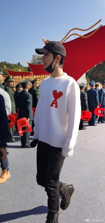 肖战 191212
央视心连心 彩排