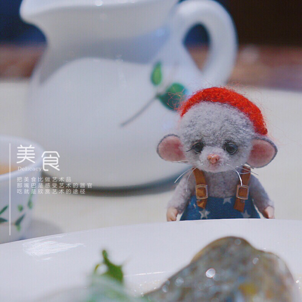 鼠年大吉！羊毛扭扭棒老鼠，猫和老鼠/手机壁纸/圣诞贺卡https://m.weibo.cn/5878068533/4449848914492352