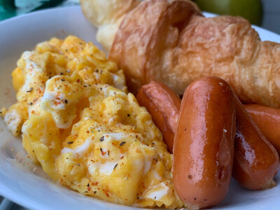 ALL DAY BREAKFAST Scrambled Egg Croissant with Baby Sausages