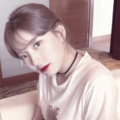 自调裴秀智滤镜头像