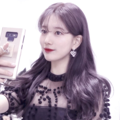 自调裴秀智滤镜头像。