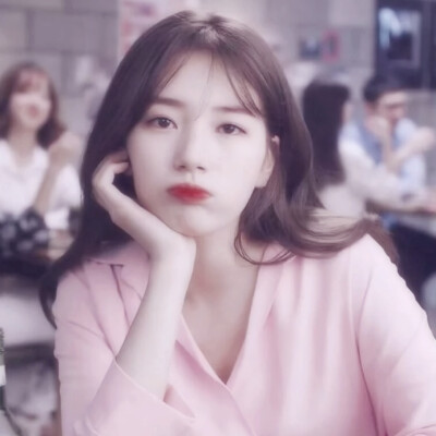 自调裴秀智滤镜头像。