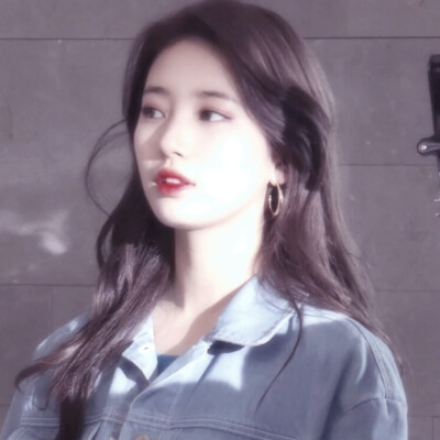 自调裴秀智滤镜头像。