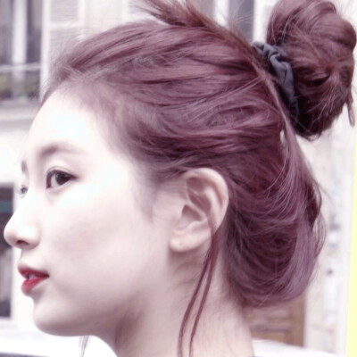 自调裴秀智滤镜头像。