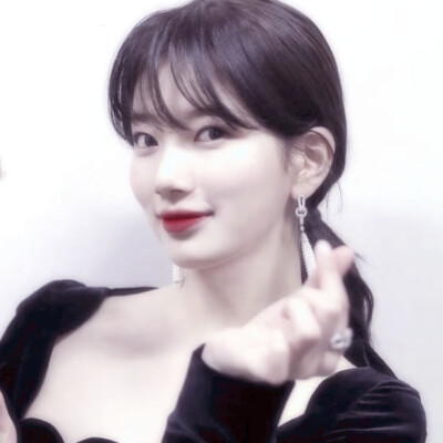 自调裴秀智滤镜头像。