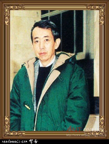 张光直（1931年4月15日—2001年1月3日），男，台湾中央研究院前副院长、院士，美国科学院院士，美国文理科学院院士。1931年4月15日生于北京，1943——1946年就读于北平师大附中，2001年逝于美国马萨诸塞州。当代著名的美籍华裔学者，人类学家，考古学家。著有《古代中国的考古》等。