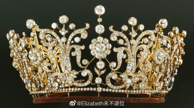 The Poltimore Tiara 这顶耀眼夺目的钻石Tiara由加纳德珠宝制成于1870年,最早的主人是第二代波蒂莫男爵夫人。1959年，玛格丽特公主花费5500英镑从第四代波蒂莫男爵手中购买了它，并在第二年自己大婚当天佩戴亮相，这…