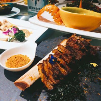 上个月出去玩儿
吃的太多了 ꈍ◡ꈍ 