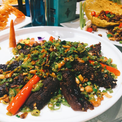 上个月出去玩儿
吃的太多了 ꈍ◡ꈍ 