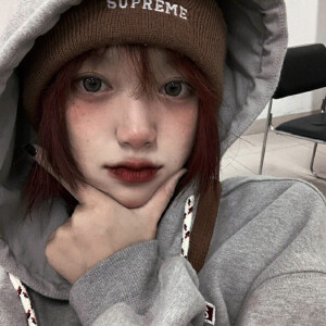 女