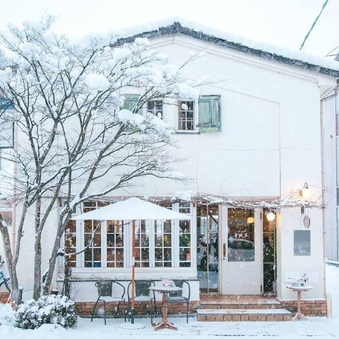 很久前梦到过下雪天还有你，醒来才发现是被子掉了。