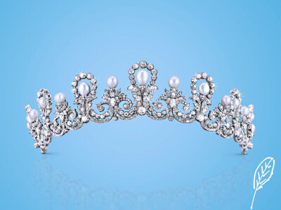 奥地利女大公玛丽-瓦莱丽的两件珠宝，王冠＋胸针，是出嫁时候的嫁妆之一，两件珠宝上个月在奥地利的拍卖会上被拍卖，胸针10w~20w欧元，胸针6~10w欧元。