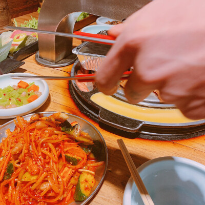 <烤肉> 烤五花肉 烤牛肉 风干肠 拌花菜 韩式拌饭 烤酸菜 锡纸金针菇 鸡蛋糕