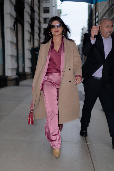 Priyanka Chopra Jonas
Visits The Well In New York City 18.12.2019
[weibo@-slyvieCX-]