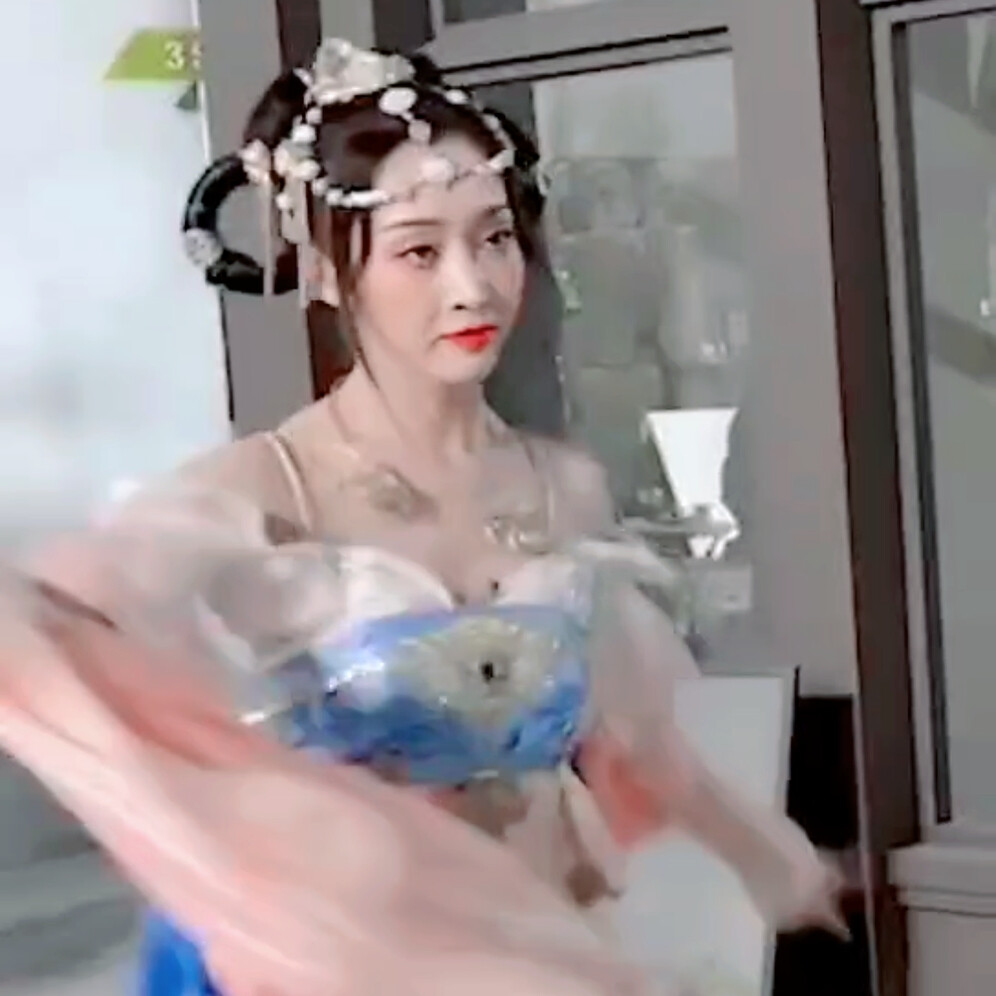 宣璐头像 食用扣1或赞
伸手党抓到摁死
二传标注甜音音or纪小歆