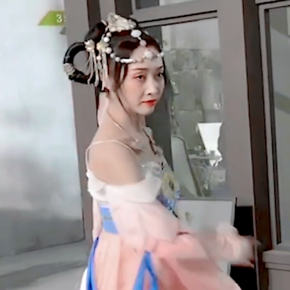 宣璐头像 食用扣1或赞
伸手党抓到摁死
二传标注甜音音or纪小歆