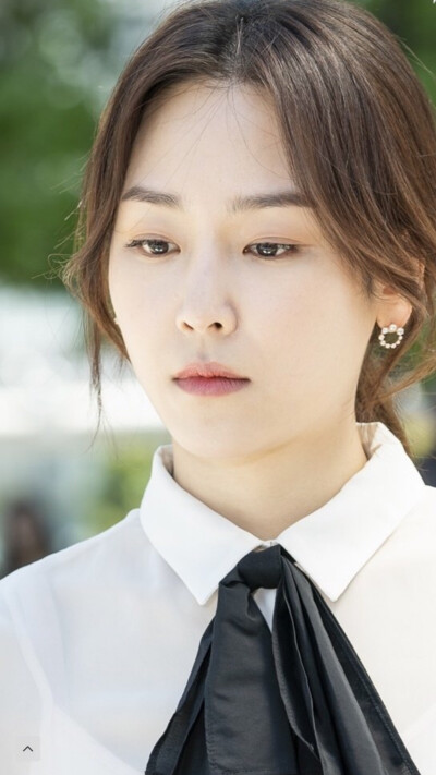 干净清爽的妆容，化妆