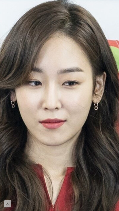 干净清爽的妆容，化妆