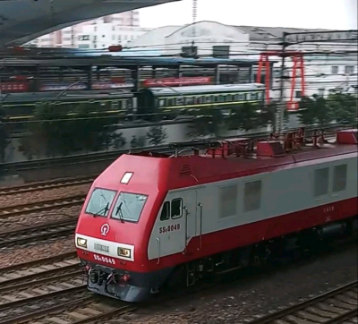 京局京段韶山SS9G型0049号机车（外号:烧酒，砍头九）