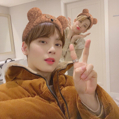 2019.12.25 圣诞节 车银优开通微博