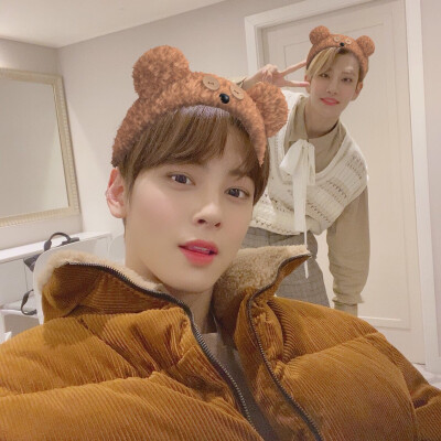 2019.12.25 圣诞节 车银优开通微博