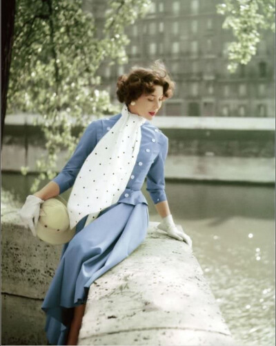 Elle, 1954