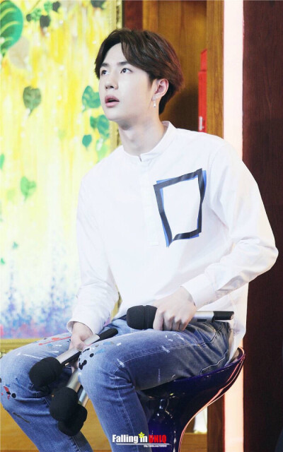 王一博天天向上：20160603期-【传统技艺对决】一博京剧、顶碗